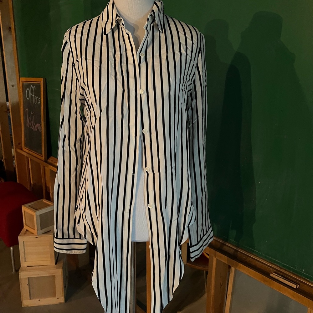 Super down. Black and white stripe. Xs.